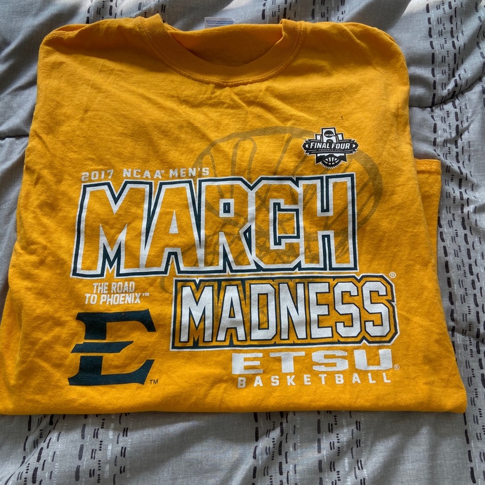 2017 men’s ETSU yellow shirt size small